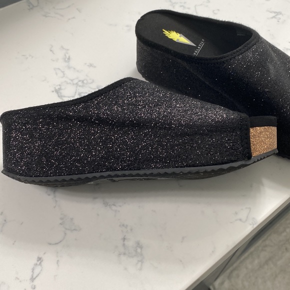 Volatile wedges - Picture 4 of 7